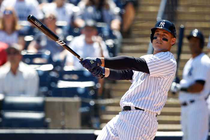 Yankees 1B Anthony Rizzo swings in spring training